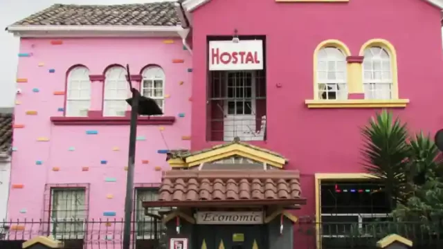 EXTERIOR-HOTEL-NEW-WORLD-EQUATEUR