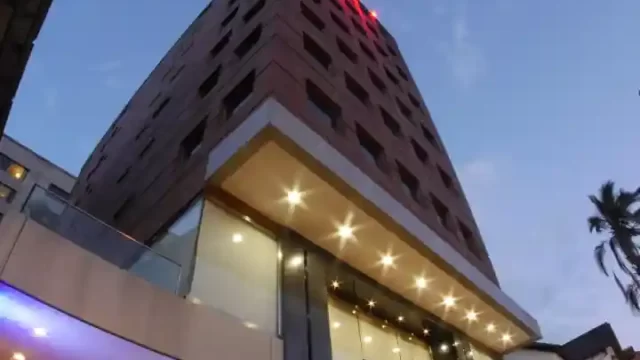 EXTERIOR-HOTEL-REINA-ISABEL-HOTEL-Y-SUITES