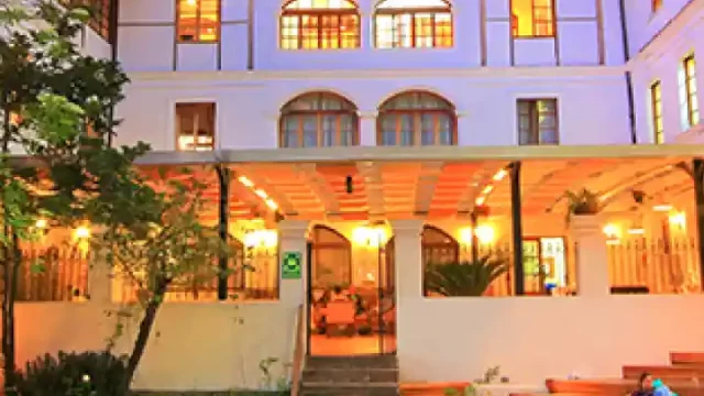EXTERIOR-HOTEL-VIAJERO-HOSTELS