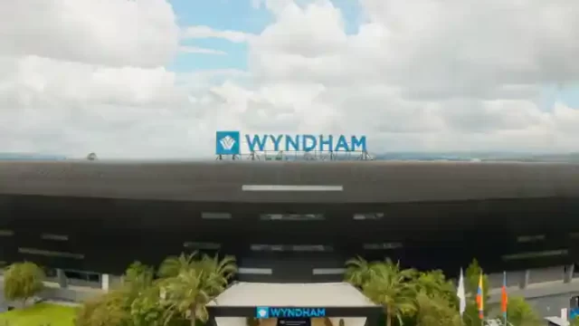 EXTERIOR-HOTEL-WYNDHAM-QUITO