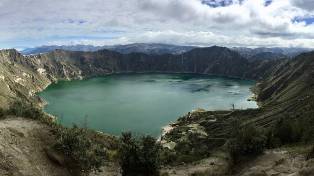 quilotoa-lake-pano